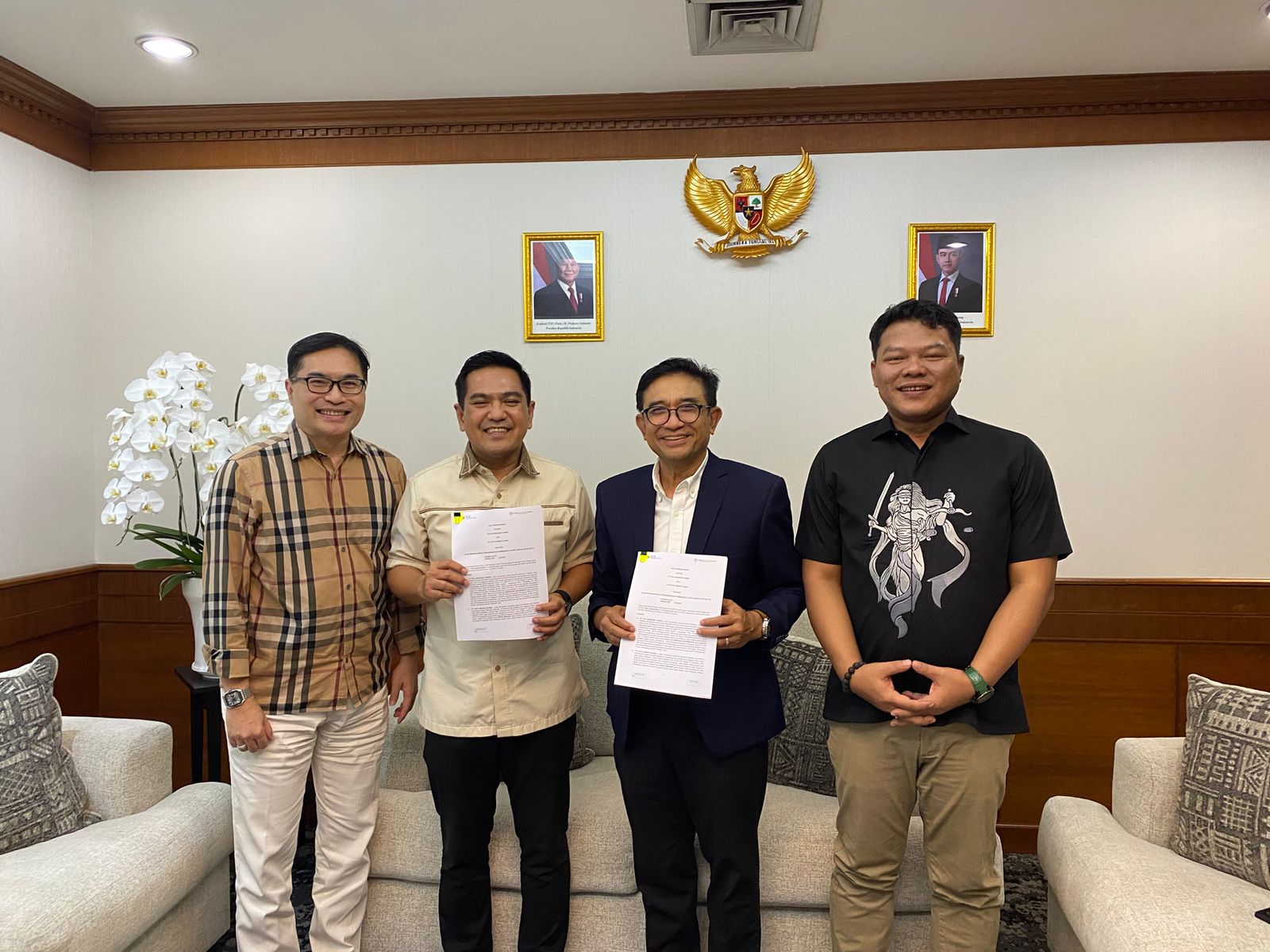 MoU Pengembangan PLTS 100 MW bersama PLN Indonesia Power